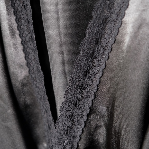 5/$20 La Senza Black Lace Robe - Small/Medium - Picture 3 of 8